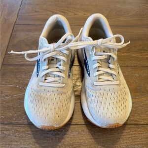 Brooks Women's Grey Sneakers